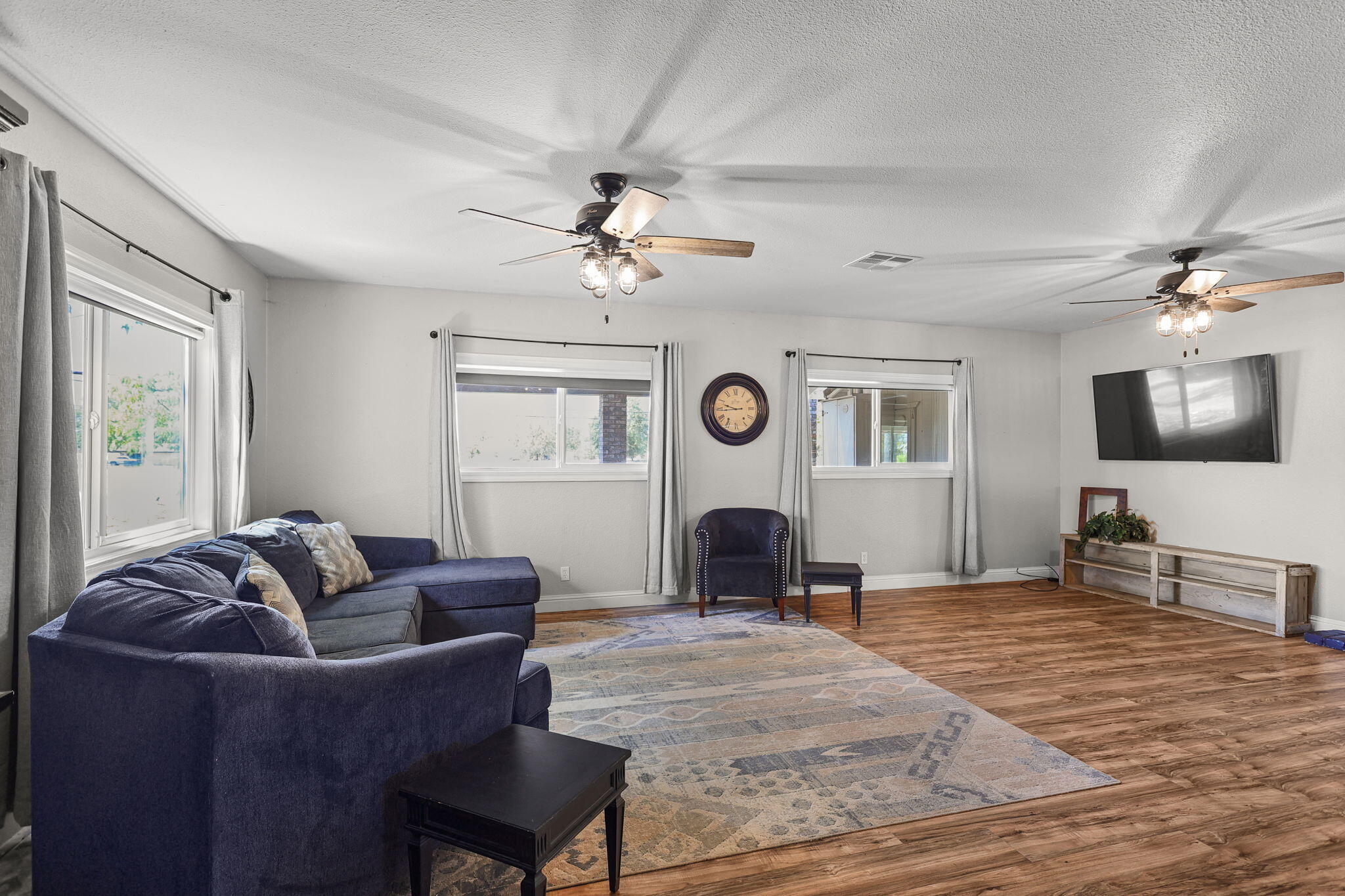 9027 Silver Bridge Road Palo Cedro, CA 96073 - Photo 20 of 104 Living room