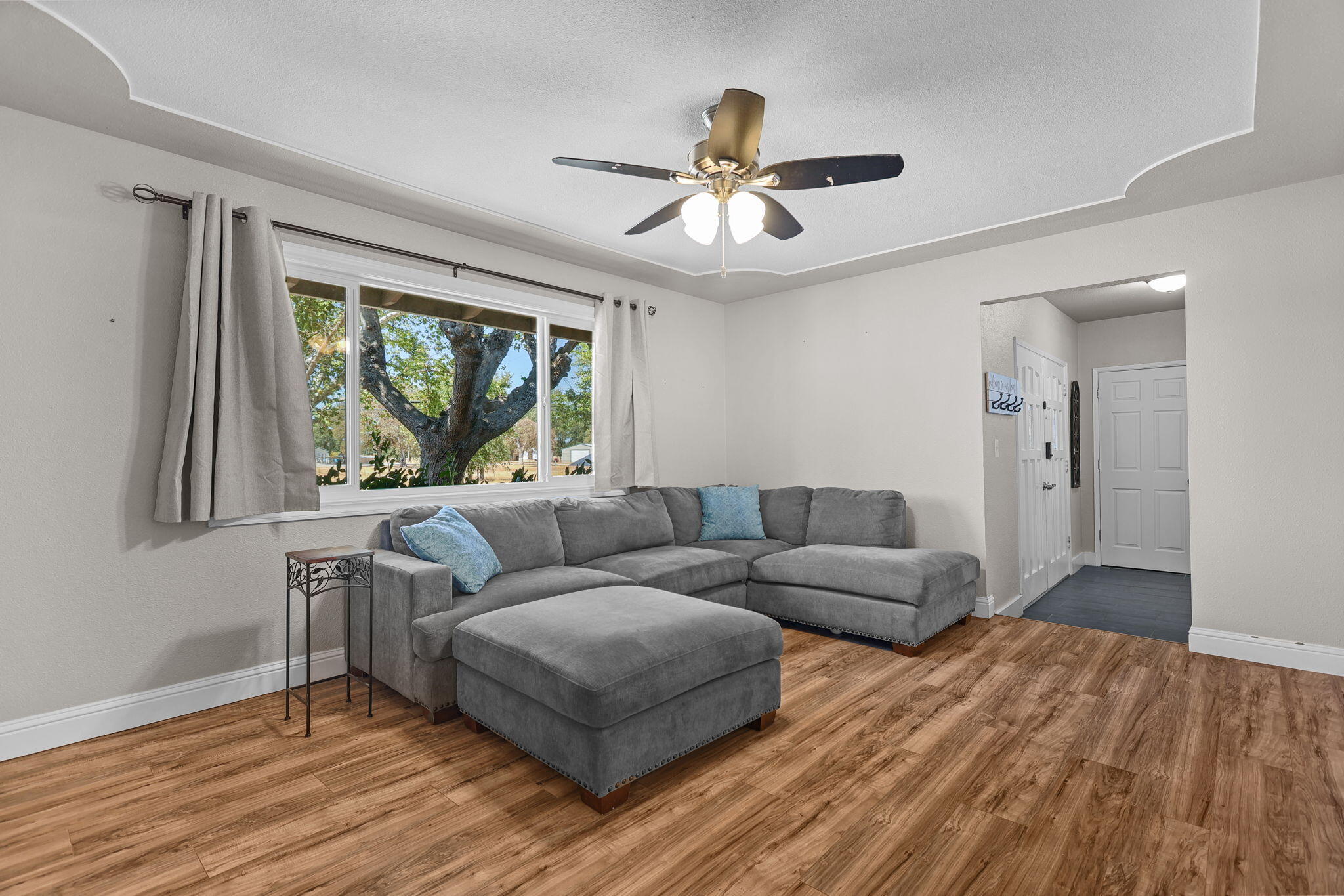 9027 Silver Bridge Road Palo Cedro, CA 96073 - Photo 35 of 104 Family room