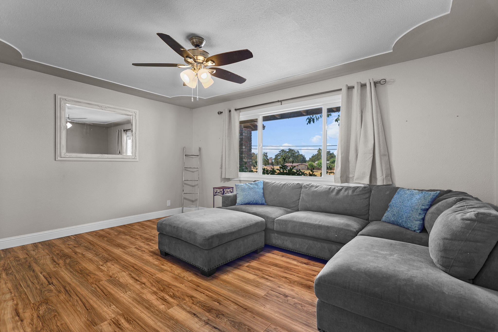 9027 Silver Bridge Road Palo Cedro, CA 96073 - Photo 36 of 104 Family room