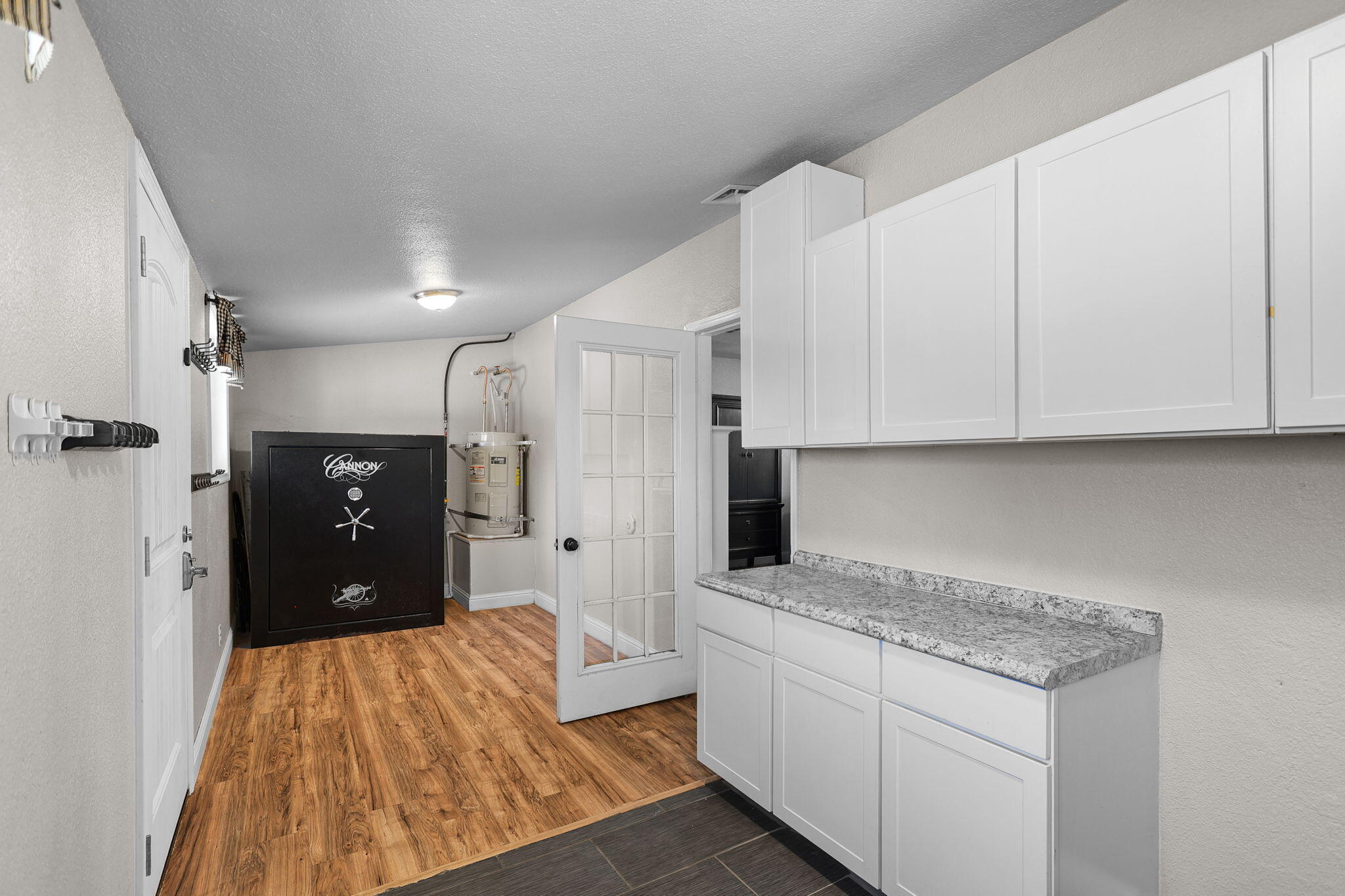 9027 Silver Bridge Road Palo Cedro, CA 96073 - Photo 46 of 104 Indoor laundry/mudroom