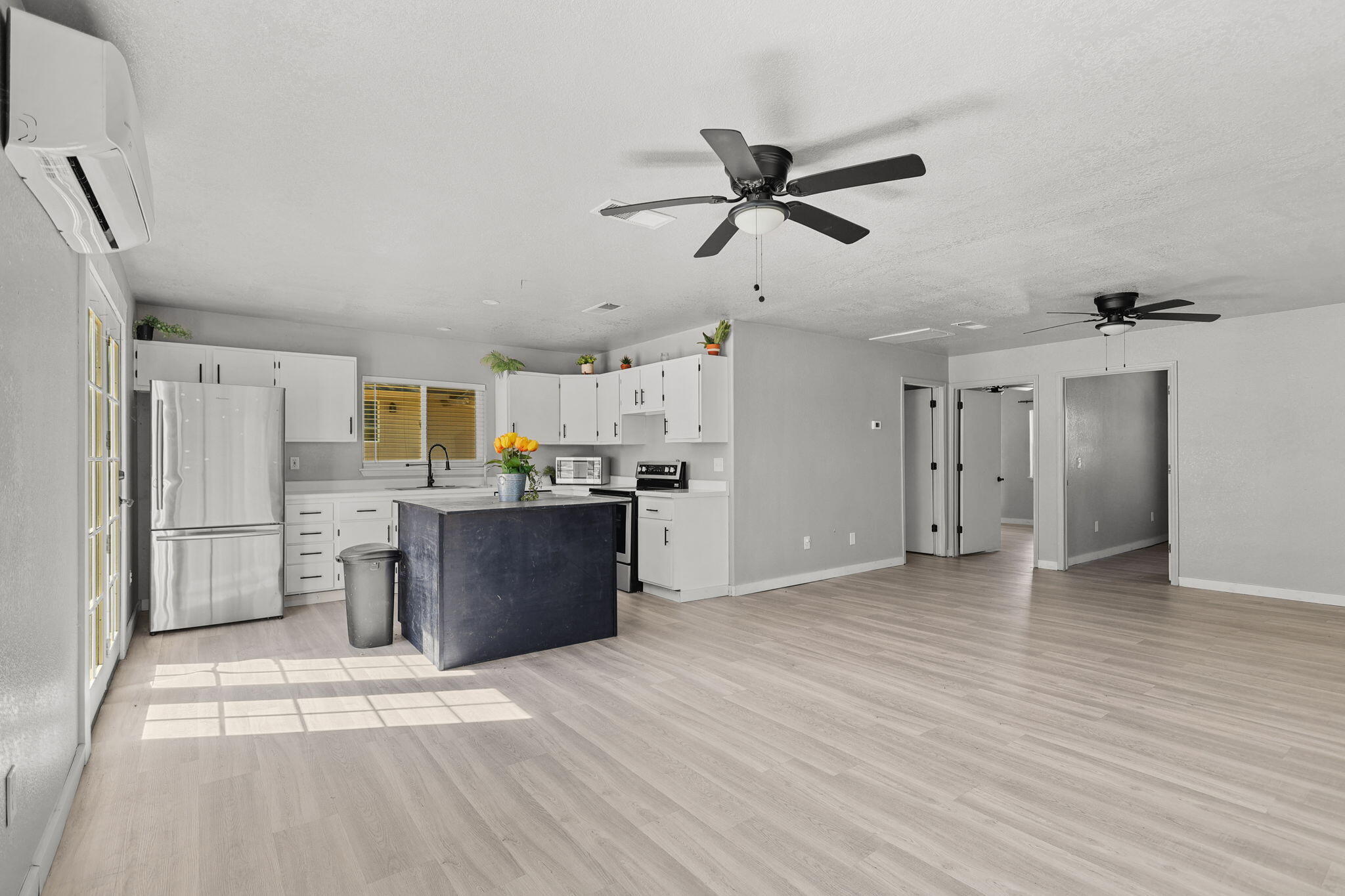 9027 Silver Bridge Road Palo Cedro, CA 96073 - Photo 51 of 104 Large open living area