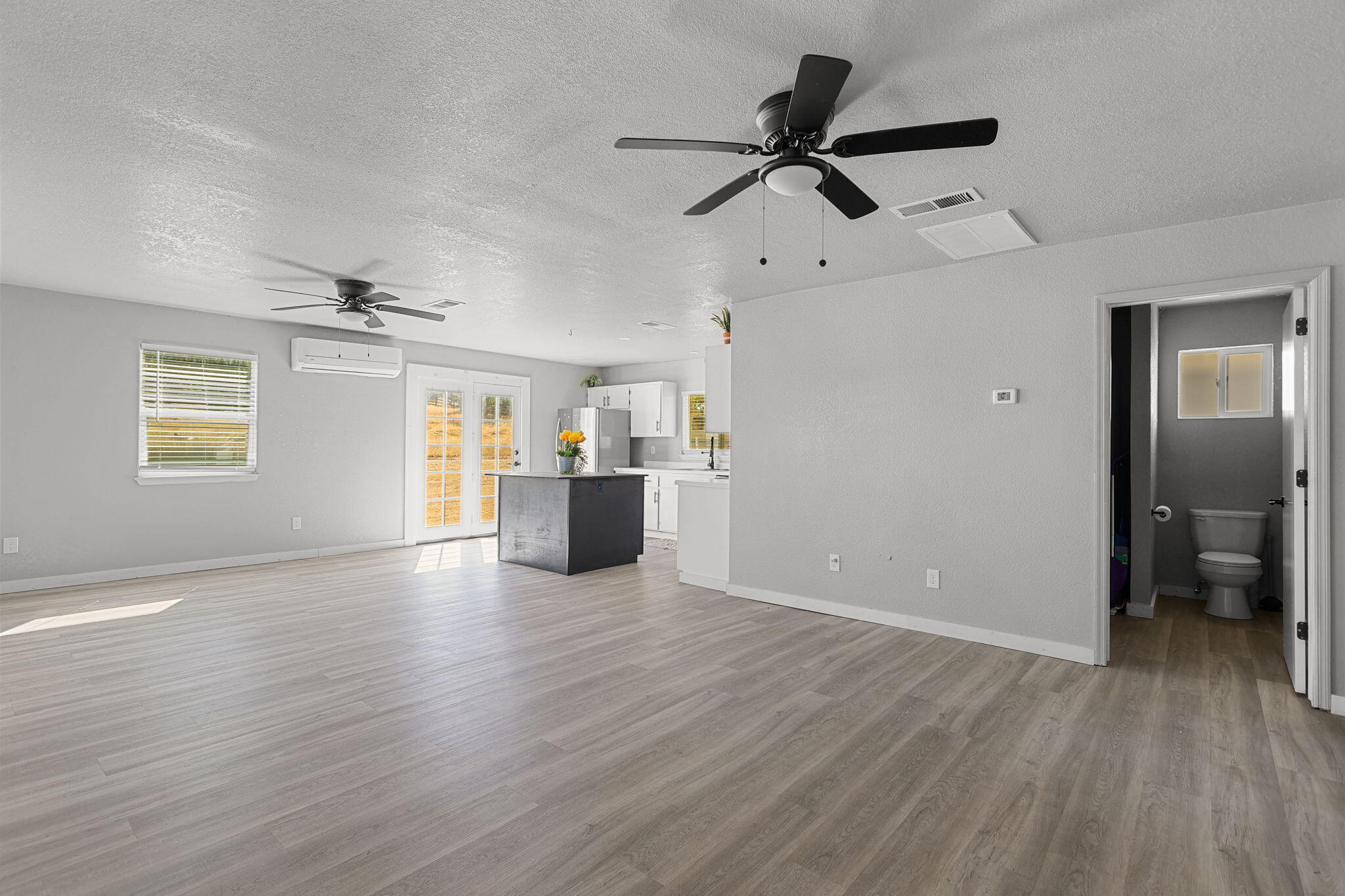 9027 Silver Bridge Road Palo Cedro, CA 96073 - Photo 52 of 104 Living area