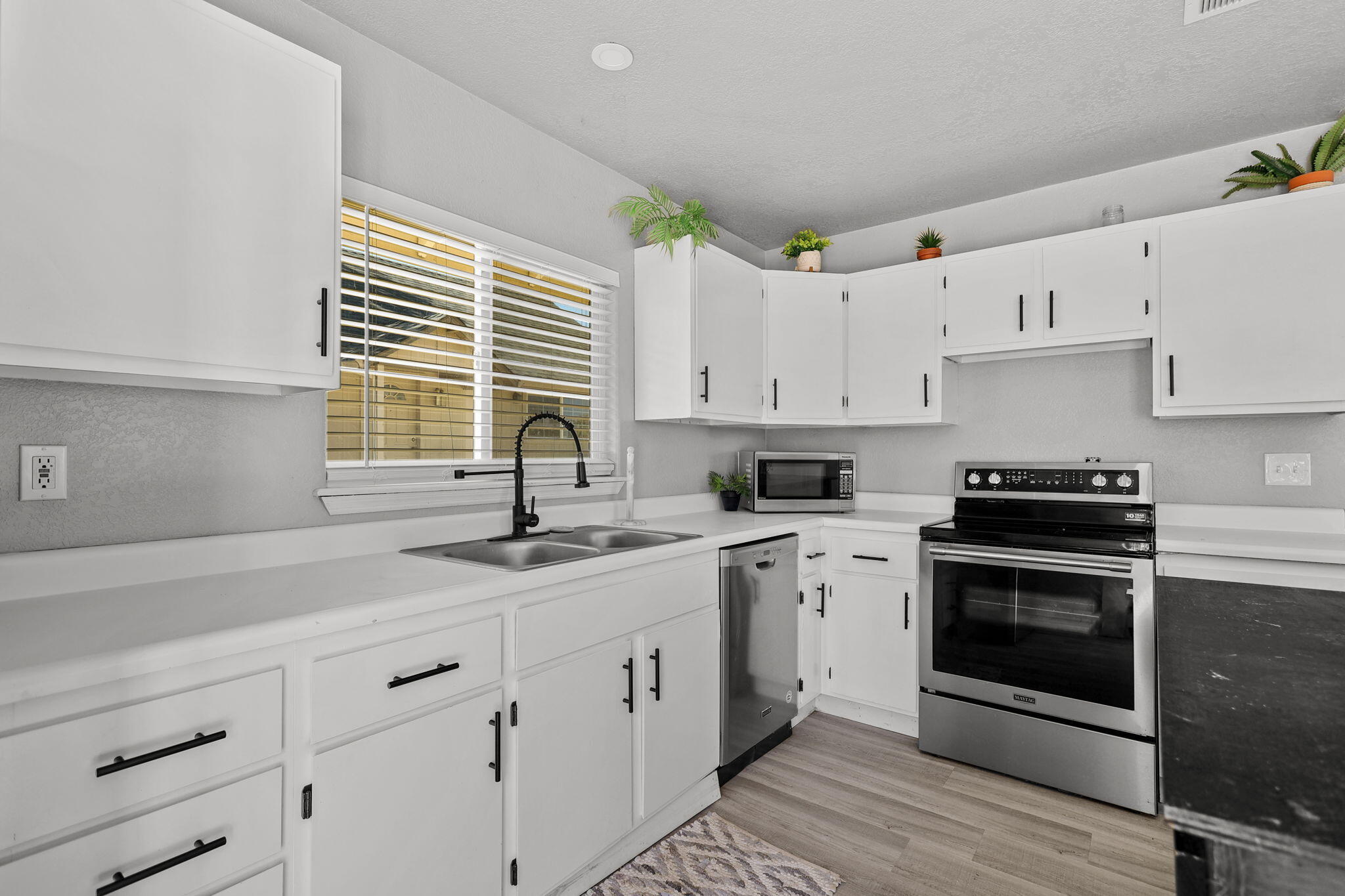 9027 Silver Bridge Road Palo Cedro, CA 96073 - Photo 54 of 104 Kitchen