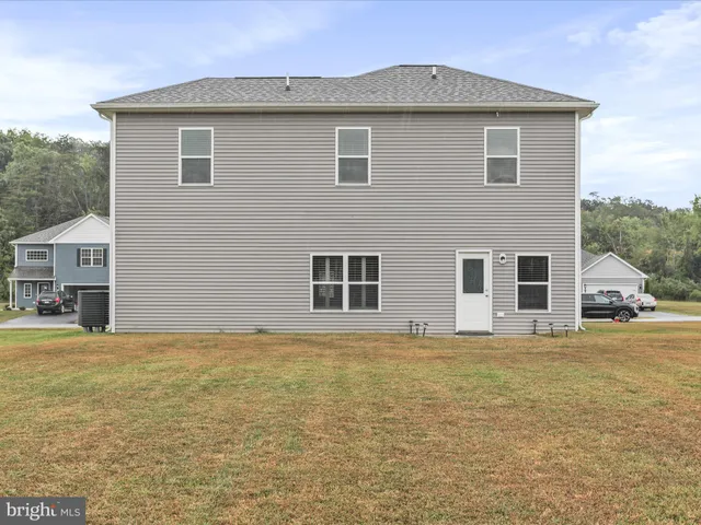 a front view of house with yard