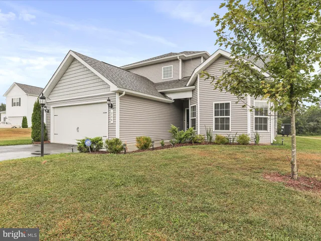 a view of a house with garage