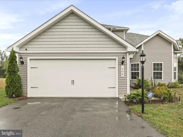 a view of a house with backyard