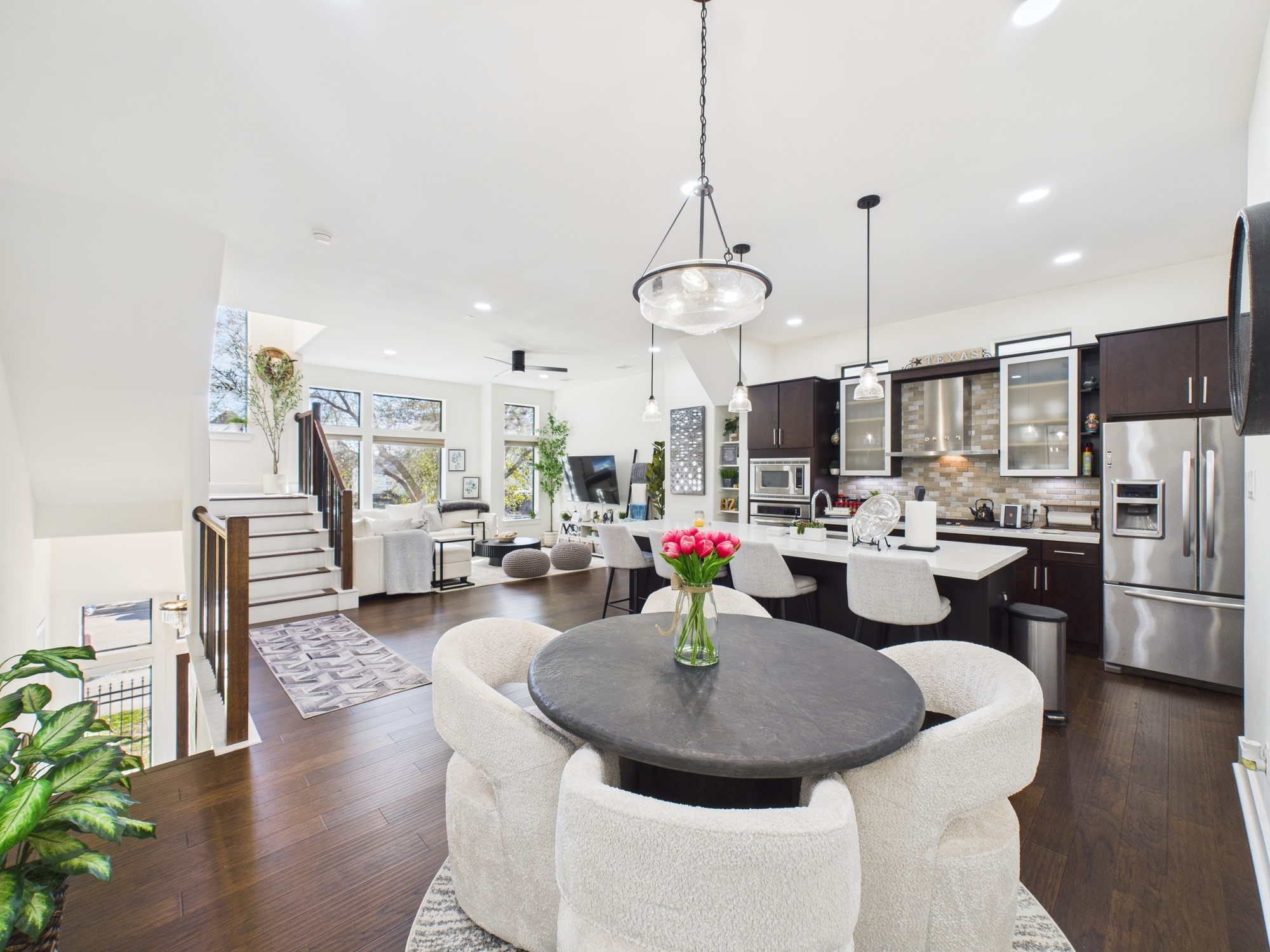 1404 Spring Street, Unit A Houston, TX 77007 - Photo 12 of 47 Light, Airy and Open Living Space