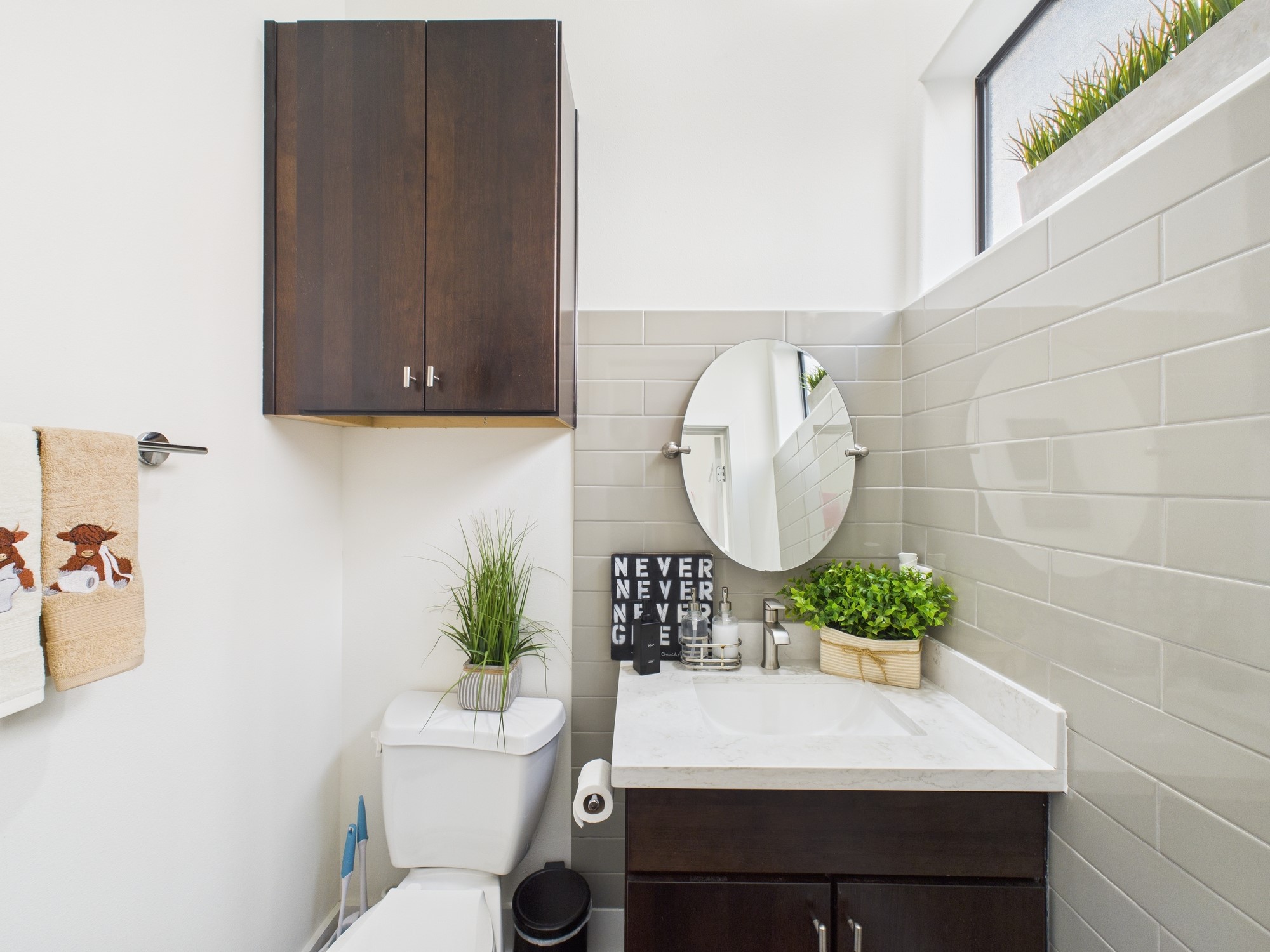 1404 Spring Street, Unit A Houston, TX 77007 - Photo 15 of 47 2nd Floor Powder Room