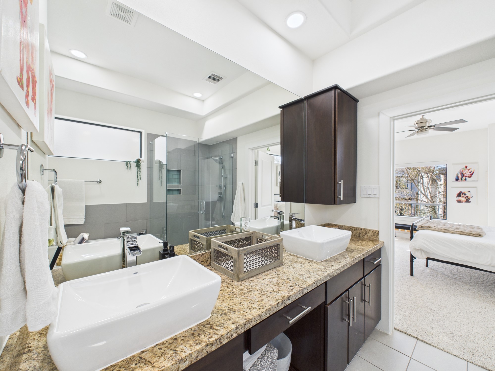 1404 Spring Street, Unit A Houston, TX 77007 - Photo 34 of 47 Primary bath with dual vanities