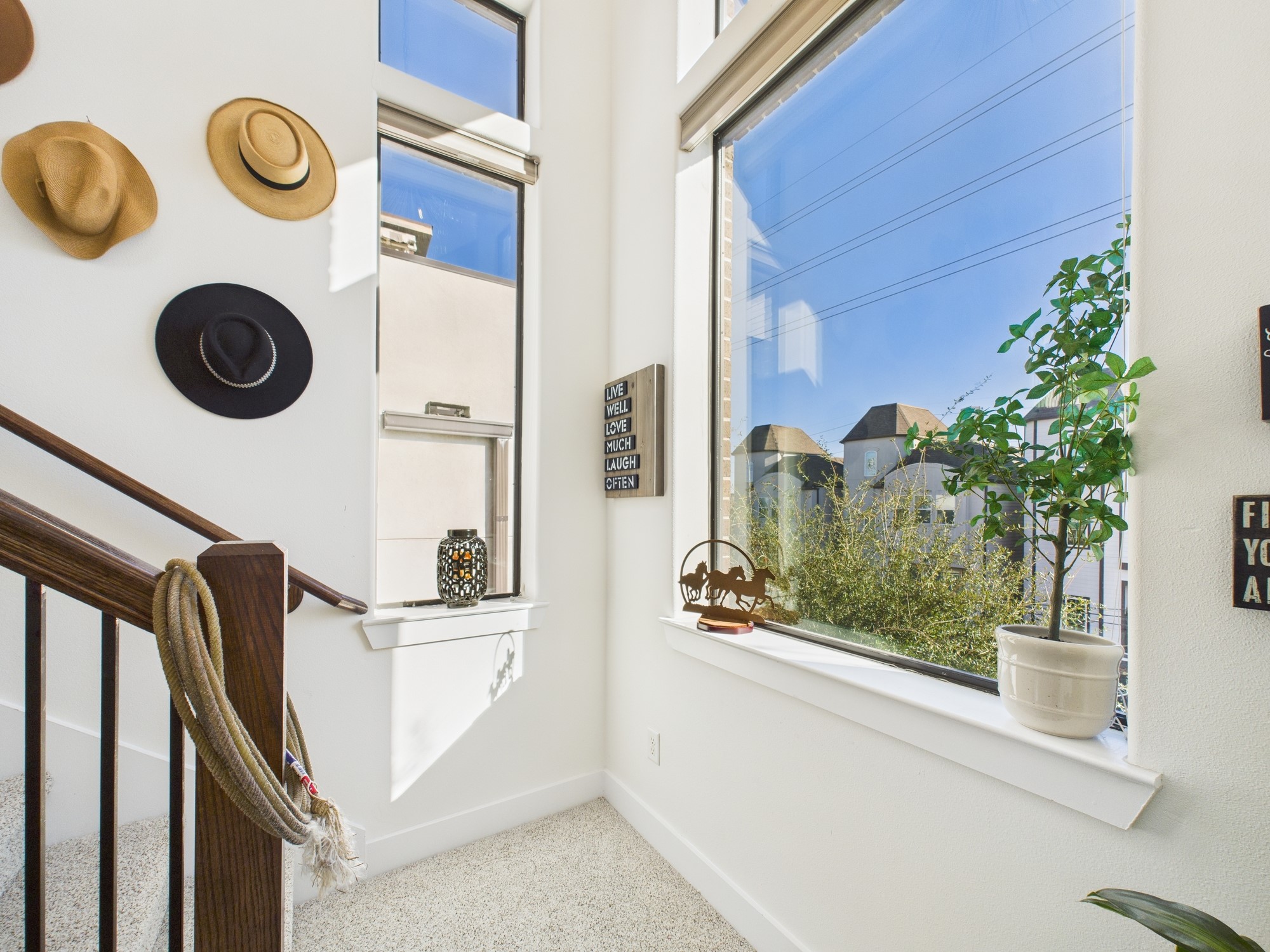 1404 Spring Street, Unit A Houston, TX 77007 - Photo 42 of 47 Landing to the 4th floor