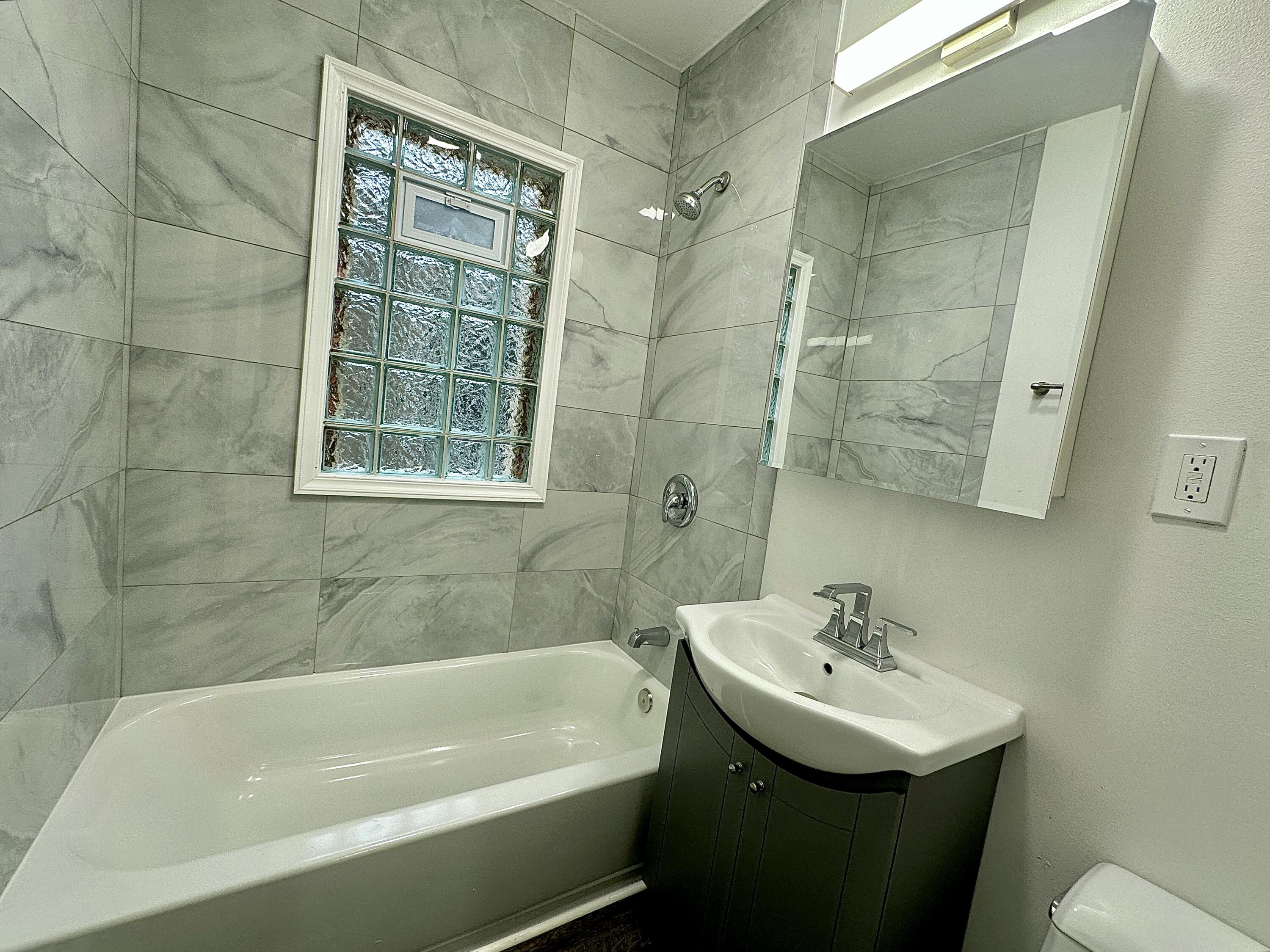 4554 North 37th Street Milwaukee, WI 53209 - Photo 12 of 25 IMG_8825 3