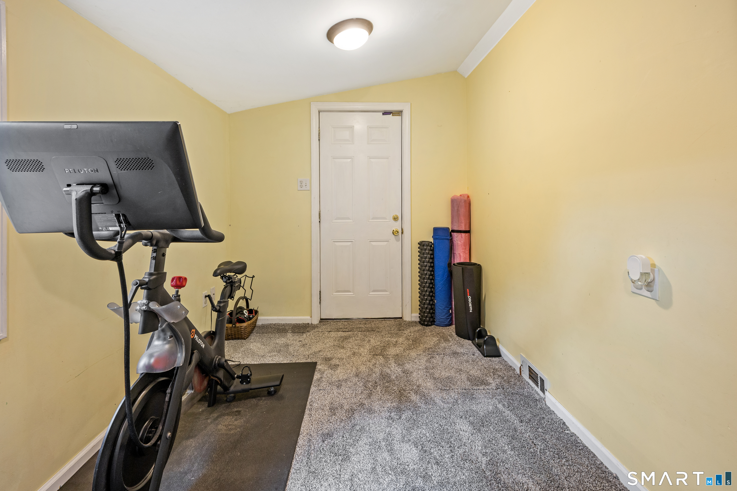 122 Chestnut Grove Road Watertown, CT 06795 - Photo 19 of 40