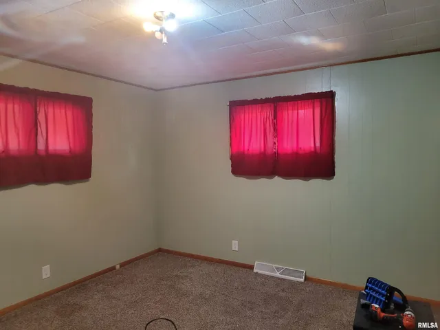 $150,000 | 3 Lynn-Rose Heights Drive, Mount Sterling, IL 62353