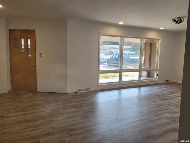 $150,000 | 3 Lynn-Rose Heights Drive, Mount Sterling, IL 62353