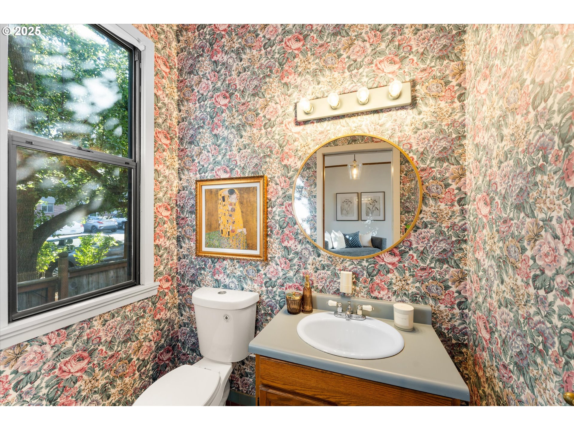 3635 South Corbett Avenue Portland, OR 97239 - Photo 15 of 30 a bathroom with a toilet sink and mirror
