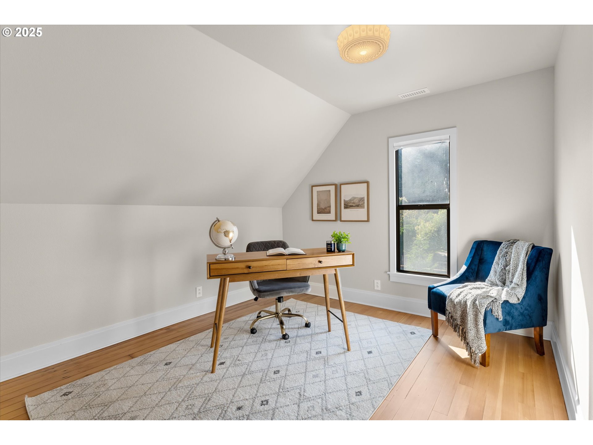 3635 South Corbett Avenue Portland, OR 97239 - Photo 16 of 30 a living room with furniture and a wooden floor
