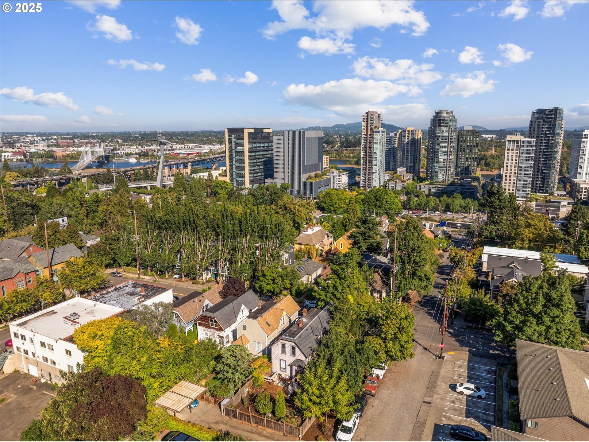 3635 South Corbett Avenue Portland, OR 97239 - Photo 27 of 30 a view of a city