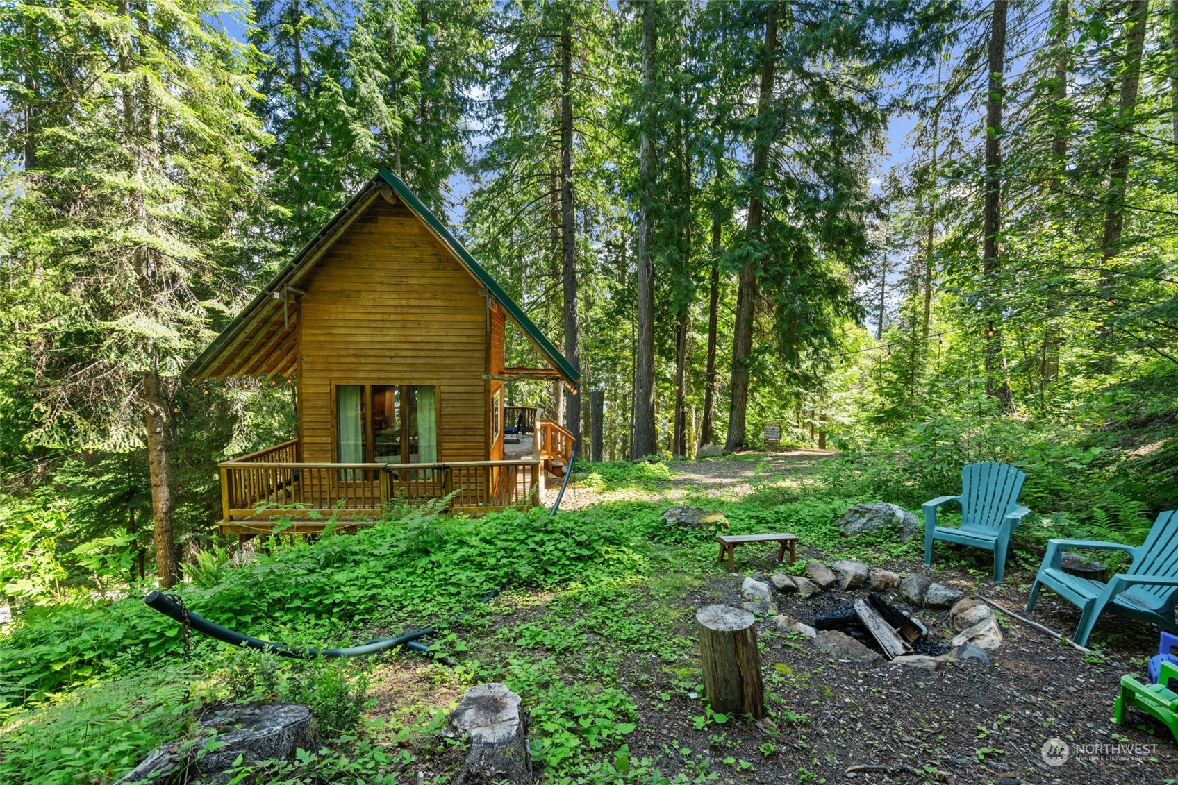 15869 Cedar Brae Road Leavenworth, WA 98826 - Photo 13 of 19 a backyard of a house with lots of green space