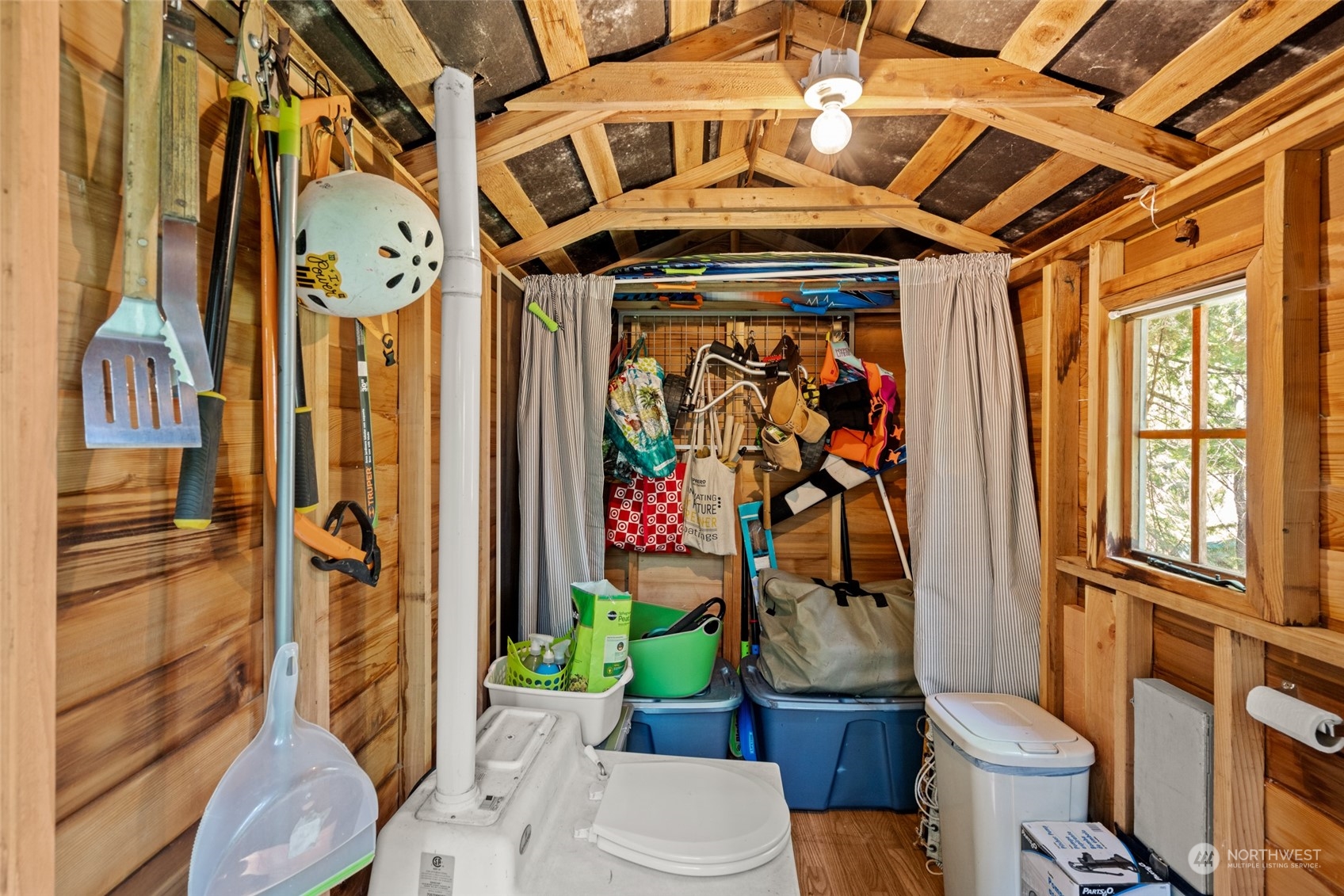 15869 Cedar Brae Road Leavenworth, WA 98826 - Photo 17 of 19 a bathroom with a sink toilet and shower
