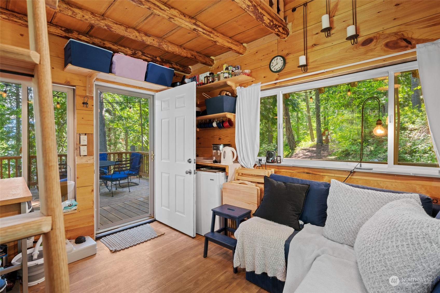 15869 Cedar Brae Road Leavenworth, WA 98826 - Photo 9 of 19 a area with furniture and a potted plant