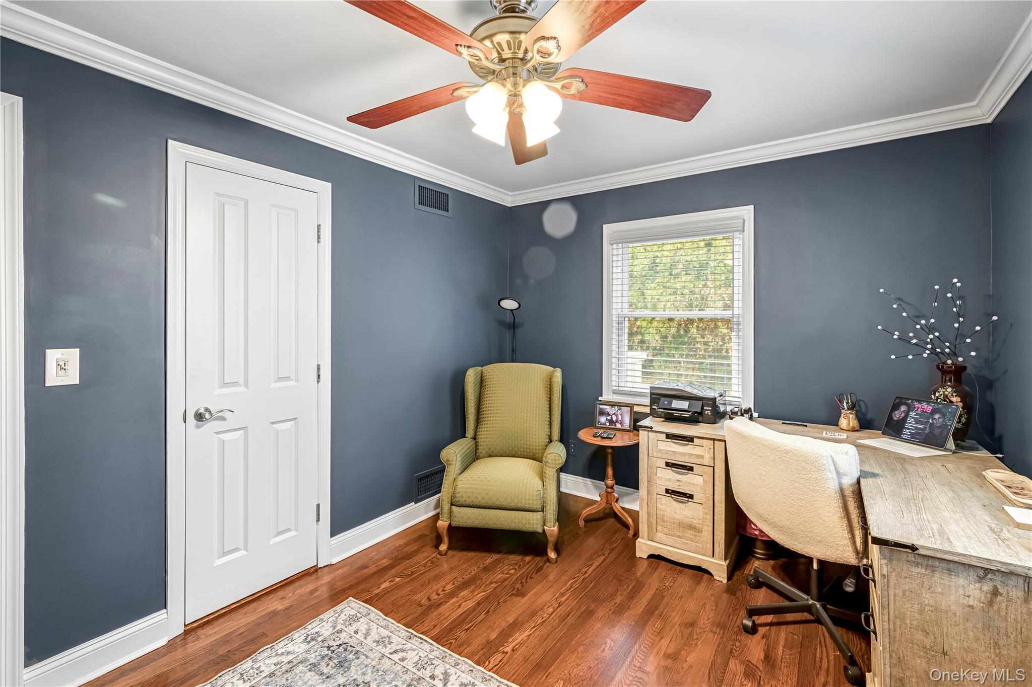 40 Wickford Road New Rochelle, NY 10801 - Photo 17 of 32 a workspace with furniture and window