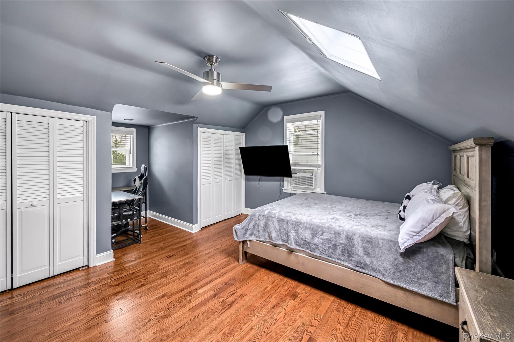40 Wickford Road New Rochelle, NY 10801 - Photo 20 of 32 a bedroom with a bed and a flat tv screen on dresser