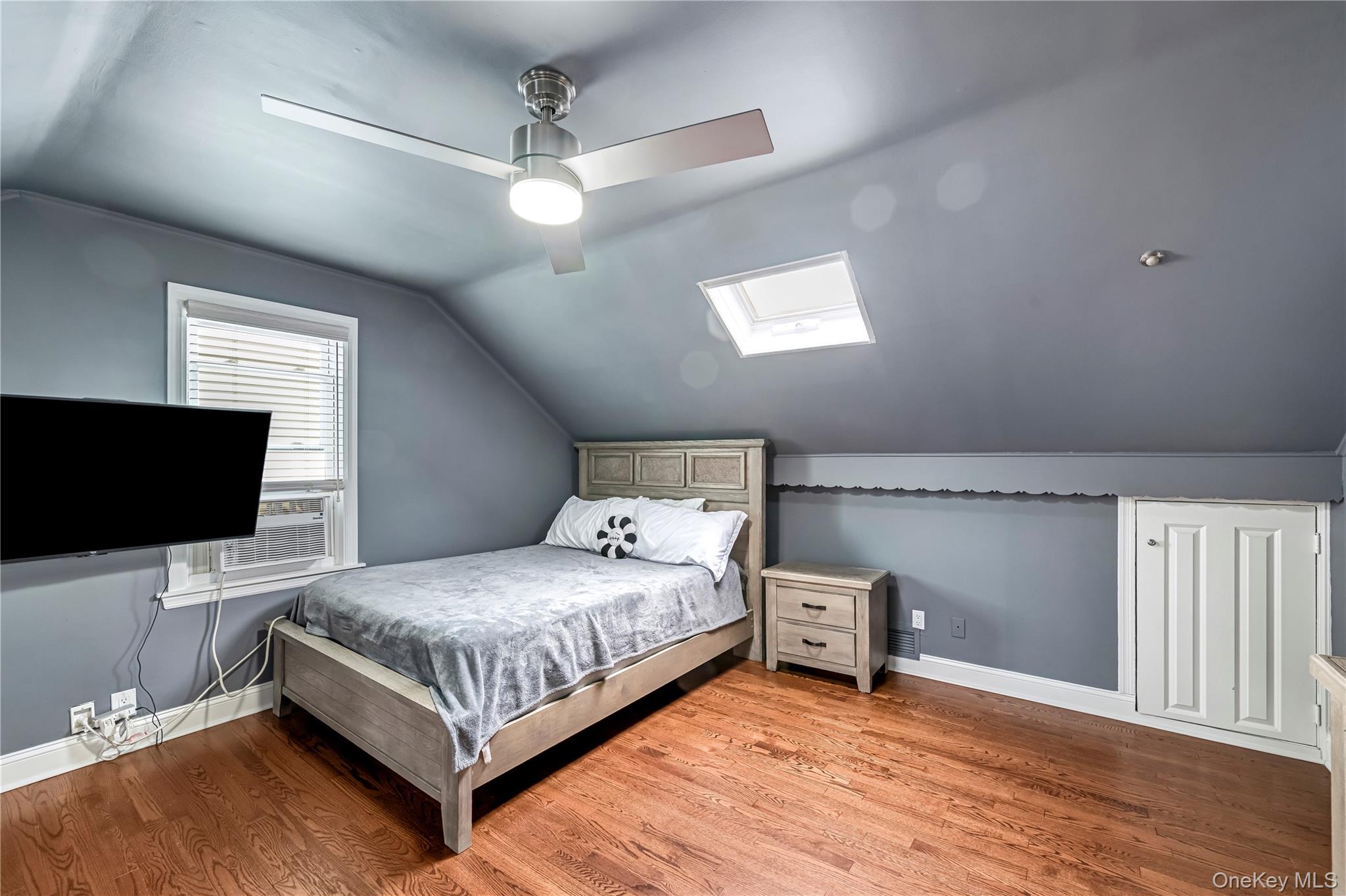 40 Wickford Road New Rochelle, NY 10801 - Photo 22 of 32 a bedroom with a bed and a flat screen tv