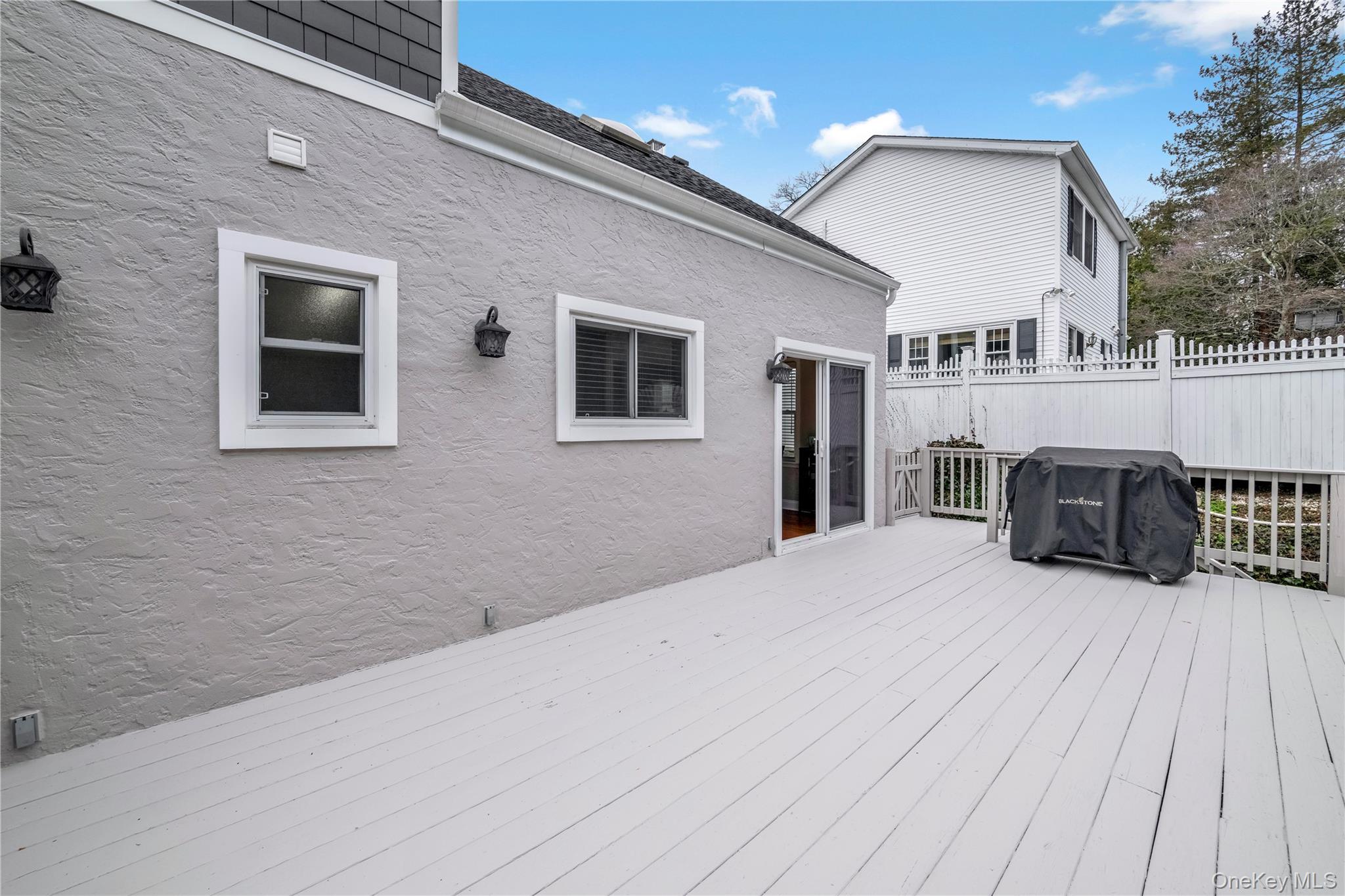 40 Wickford Road New Rochelle, NY 10801 - Photo 10 of 32 a view of kitchen with furniture and fireplace