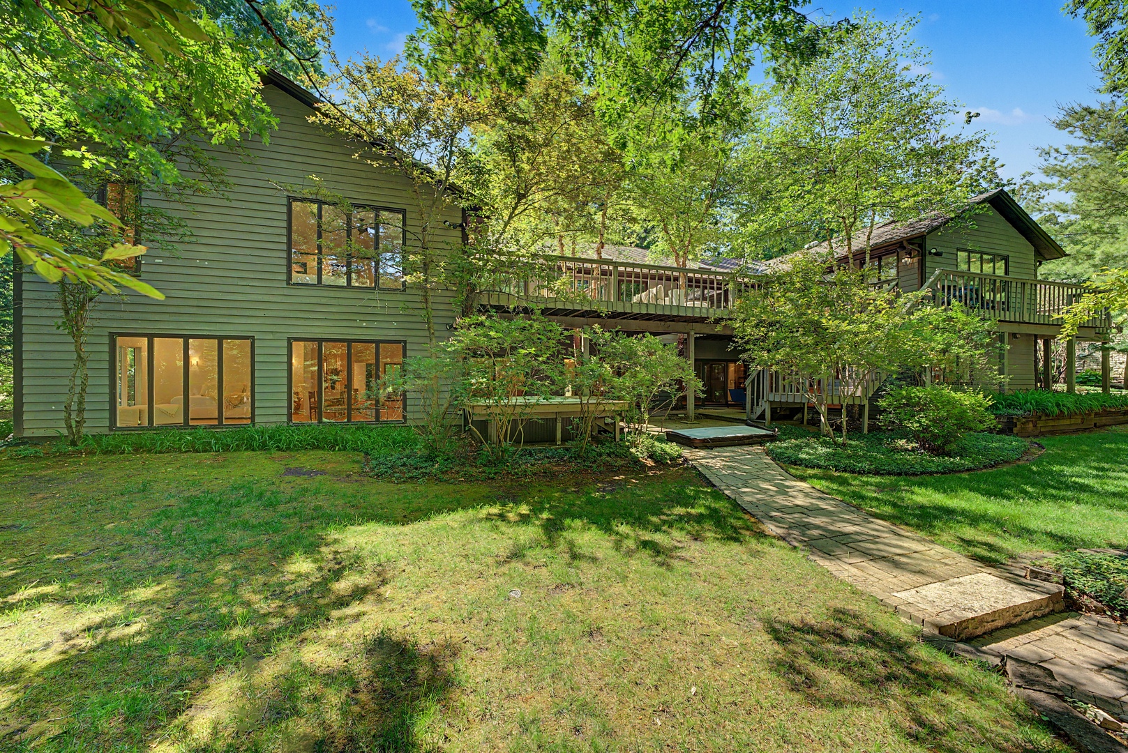 106 Oak Ridge Drive West Burr Ridge, IL 60527 - Photo 2 of 47