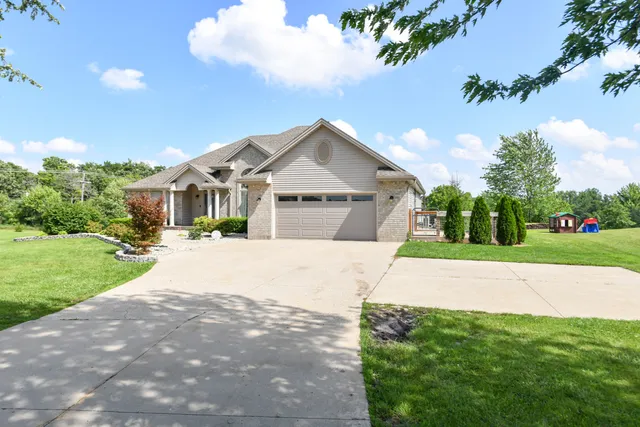 $660,000 | 2933 Sun Meadow Court, Delavan, WI 53115