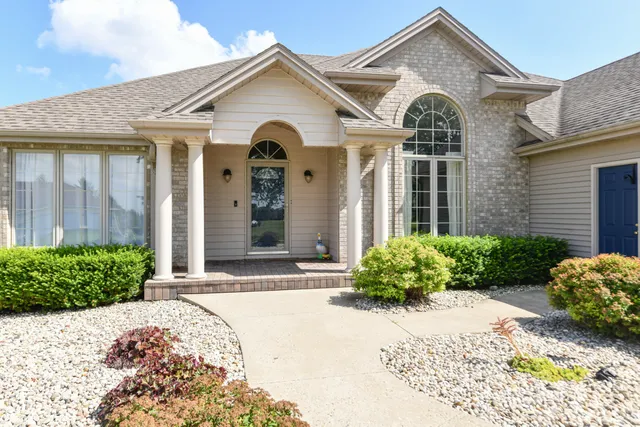 $660,000 | 2933 Sun Meadow Court, Delavan, WI 53115