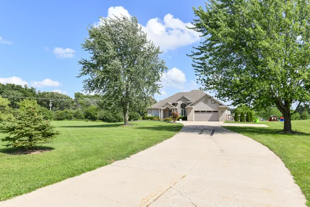 $660,000 | 2933 Sun Meadow Court, Delavan, WI 53115
