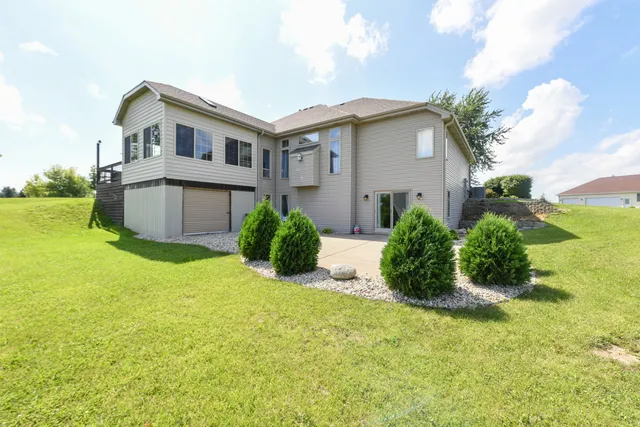 $660,000 | 2933 Sun Meadow Court, Delavan, WI 53115