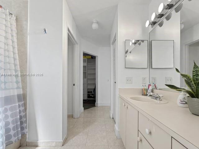 16004 Southwest 87th Terrace Miami, FL 33193 - Photo 16 of 30 a bathroom with a sink and a mirror
