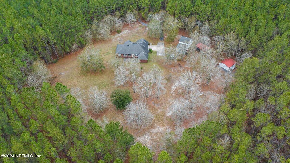 9058 Butcher Road Glen St. Mary, FL 32040 - Photo 4 of 43 a backyard of a house with lots of green space