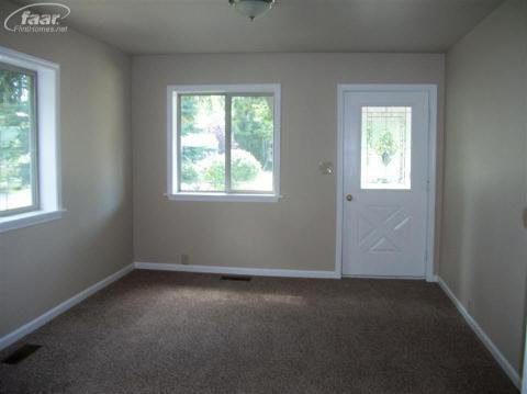 2041 Lambden Road Flint, MI 48532 - Photo 5 of 8 20144533-4.JPG