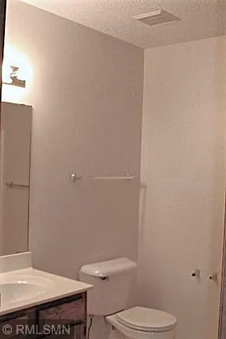 $1,250 | 855 Highview Drive, Unit D, New Richmond, WI 54017