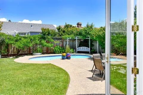 $999,000 | 318 Schiappino Street, Santa Rosa, CA 95409