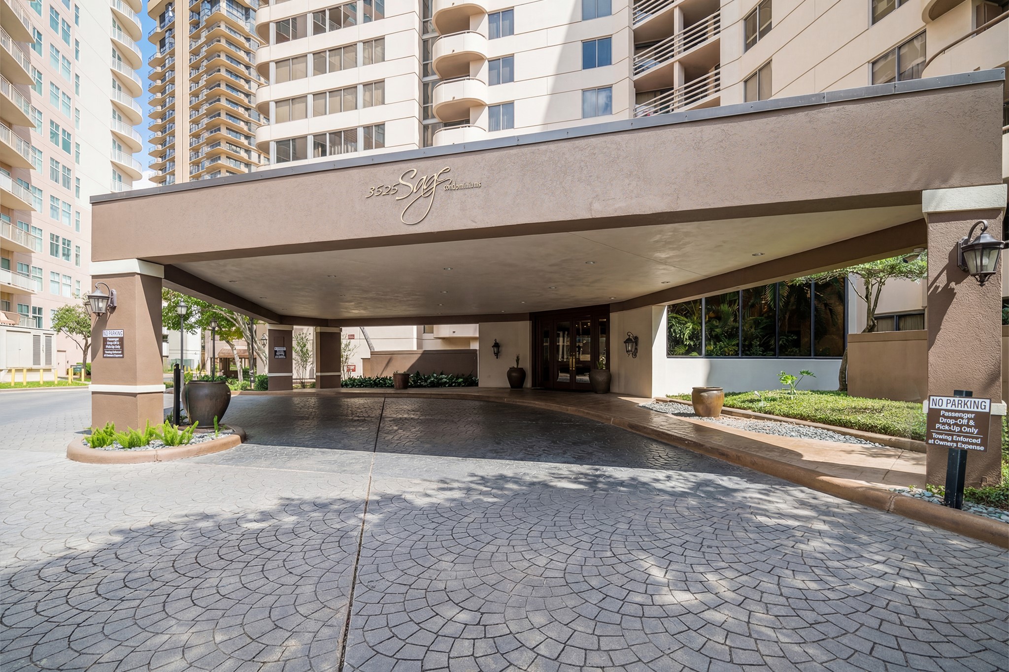3525 Sage Road, Unit 1016 Houston, TX 77056 - Photo 8 of 42 a view of a building with a street