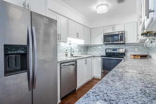 $2,995 | 27301 Plantation Drive Northeast, Unit 301, Atlanta, GA 30324