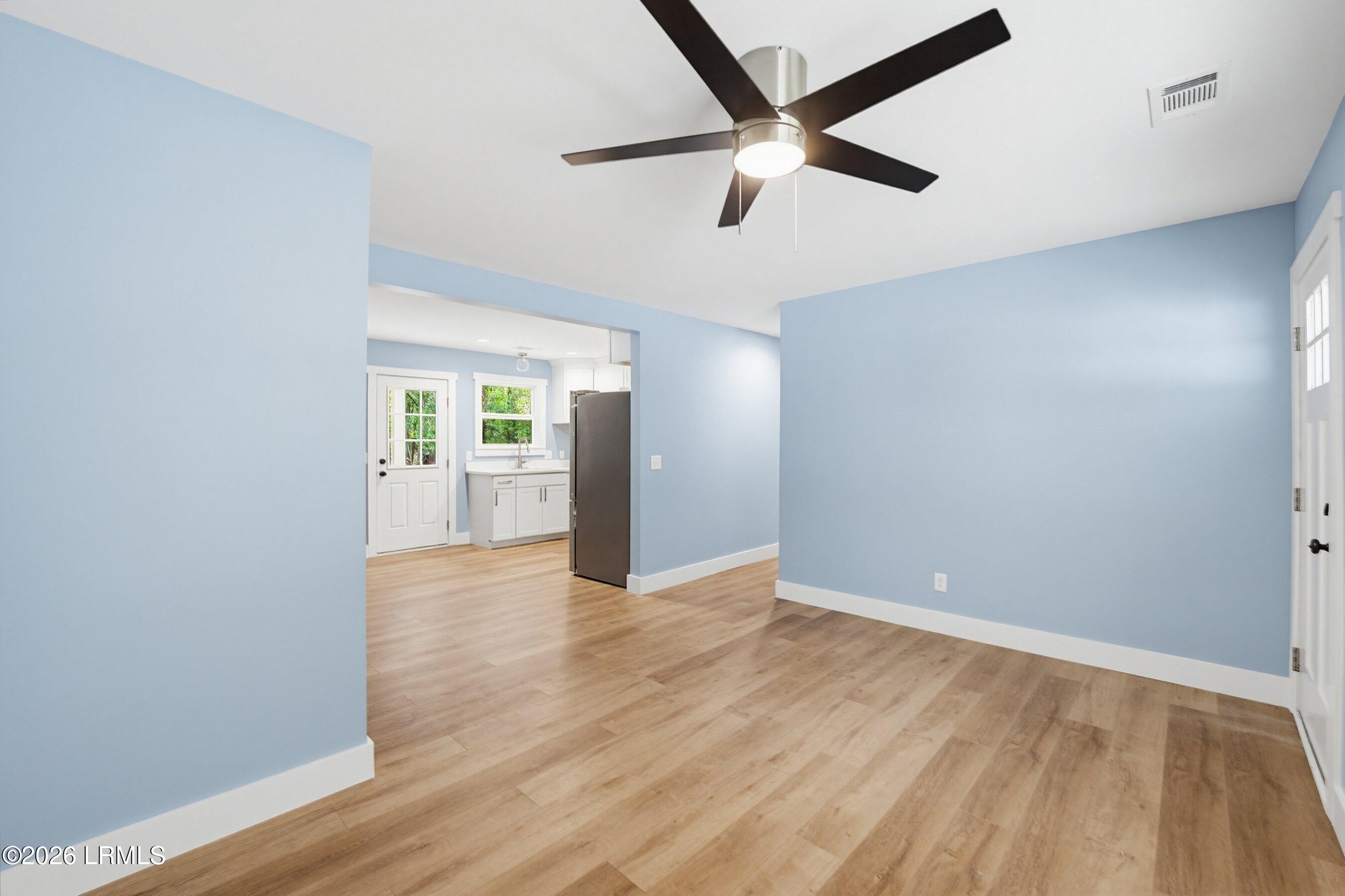 95 Fox Lane Ridgeland, SC 29936 - Photo 6 of 21 Living Room1