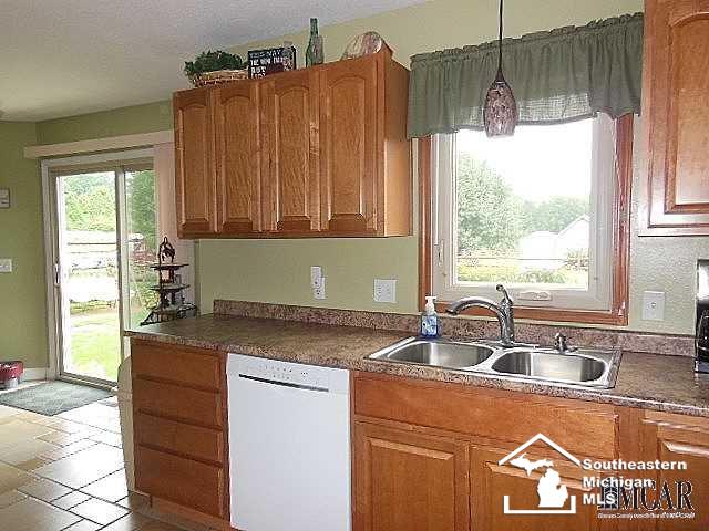 636 West Erie Road Temperance, MI 48182 - Photo 14 of 26 21488714-13.JPG