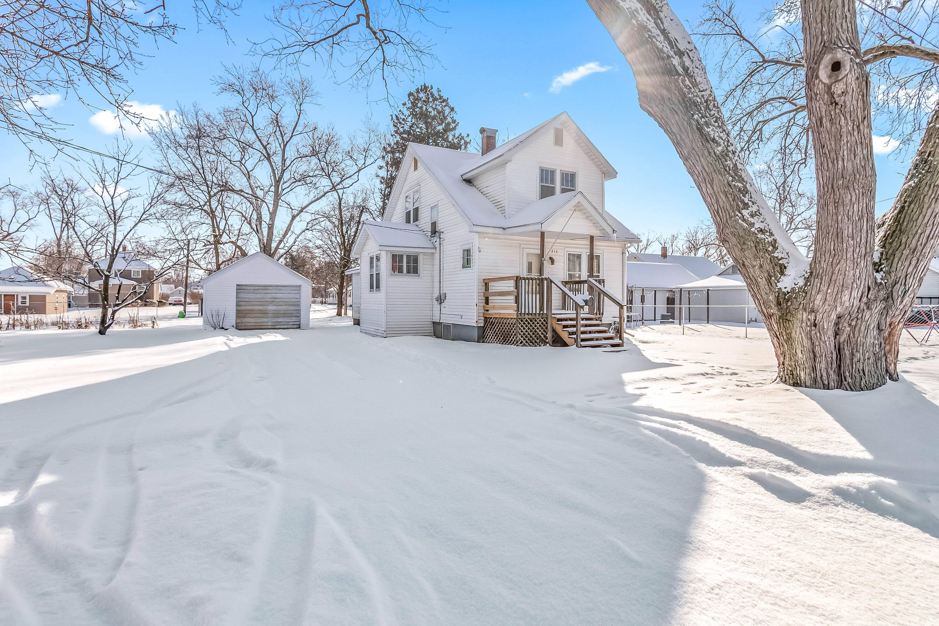 316 North Ruggles Street Bronson, MI 49028 - Photo 3 of 41 4