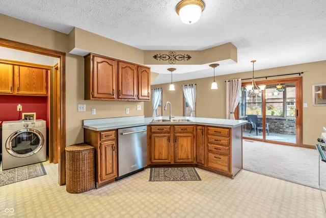 $400,000 | 7574 Williamsburg Drive, Plainfield, IN 46168