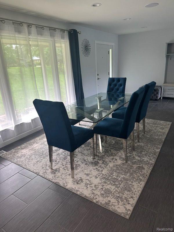 2465 Middlebelt Road West Bloomfield, MI 48324 - Photo 16 of 18 Dining Room