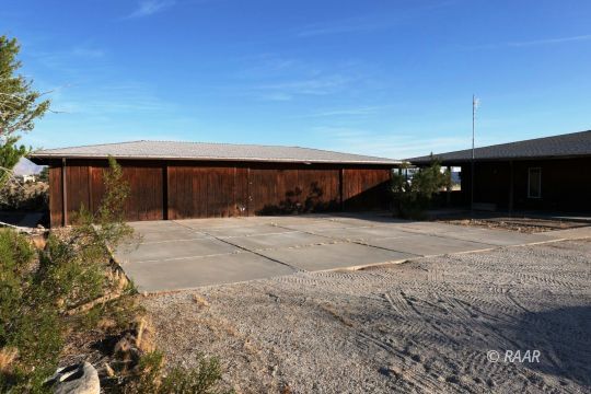 237 North Alford Street Ridgecrest, CA 93555 - Photo 3 of 35 a view of a backyard