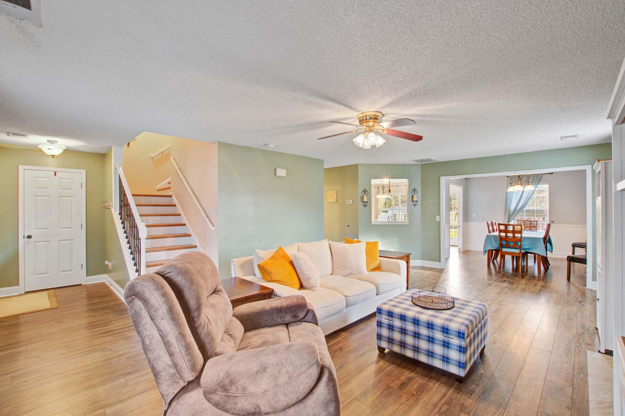 263 Dunning Road Summerville, SC 29486 - Photo 4 of 25 263 Dunning Family Room 4