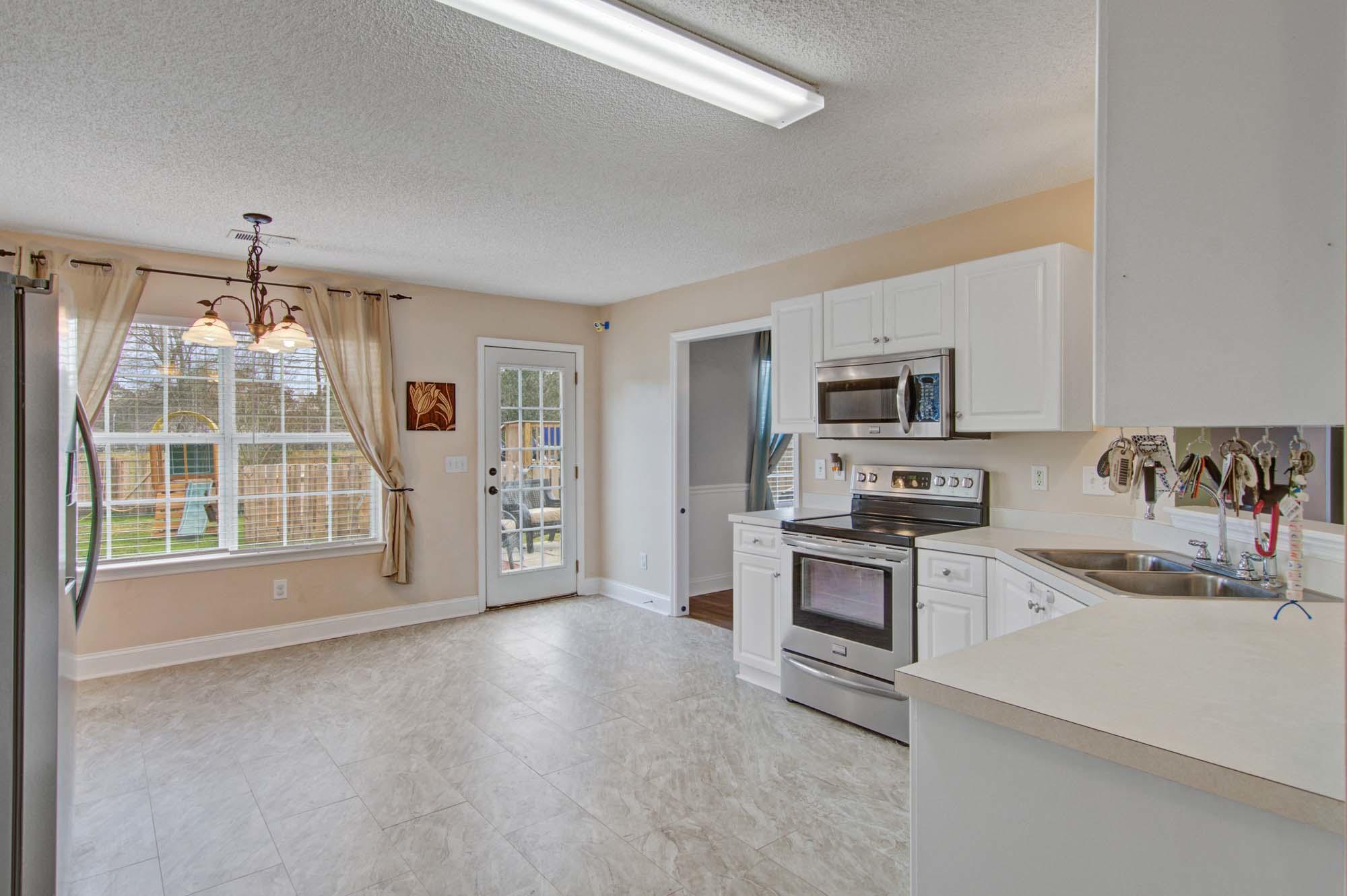 263 Dunning Road Summerville, SC 29486 - Photo 7 of 25 263 Dunning Kirchen 2