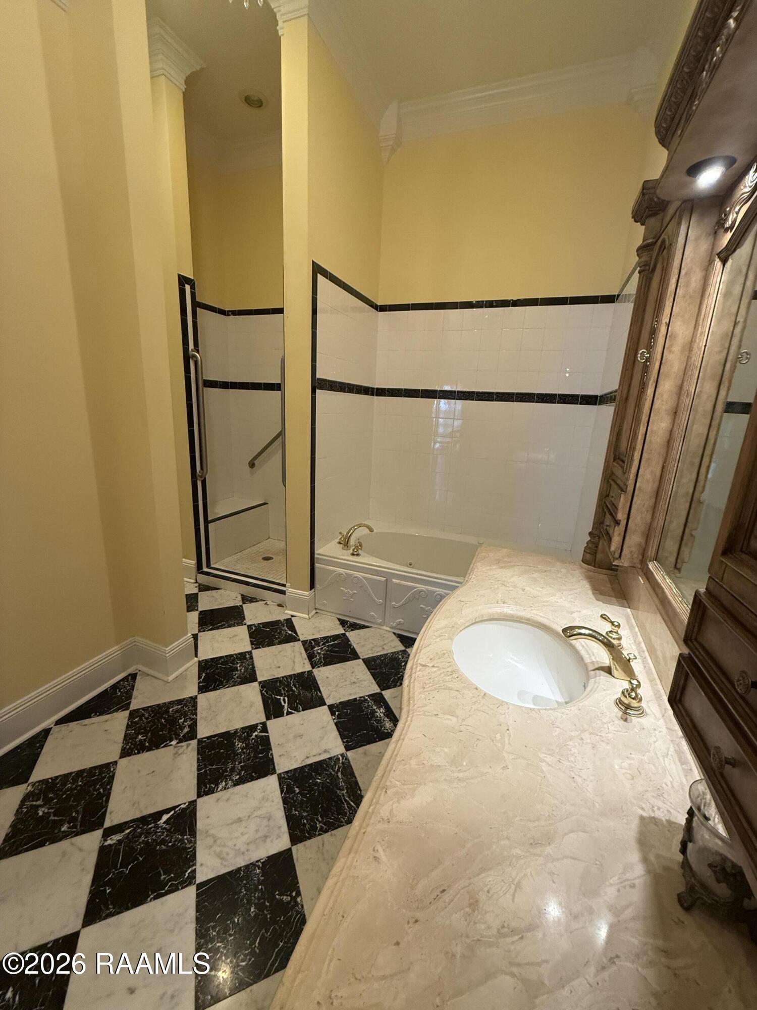 429 Catholique Road Carencro, LA 70520 - Photo 11 of 48 Main House Primary bath (2)