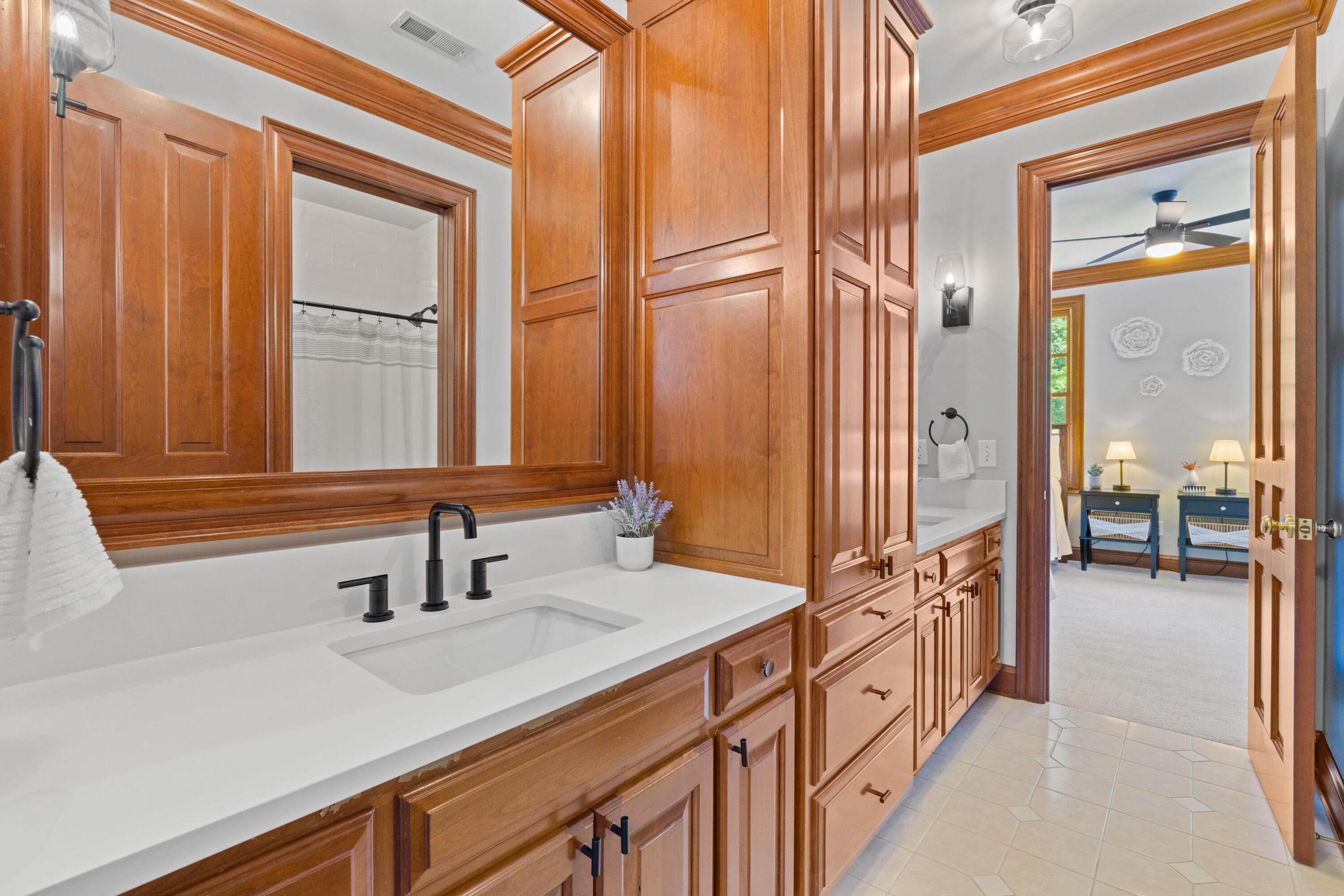 5455 Plantation Road Sunbury, OH 43074 - Photo 96 of 176 Jack & Jill Full Bat